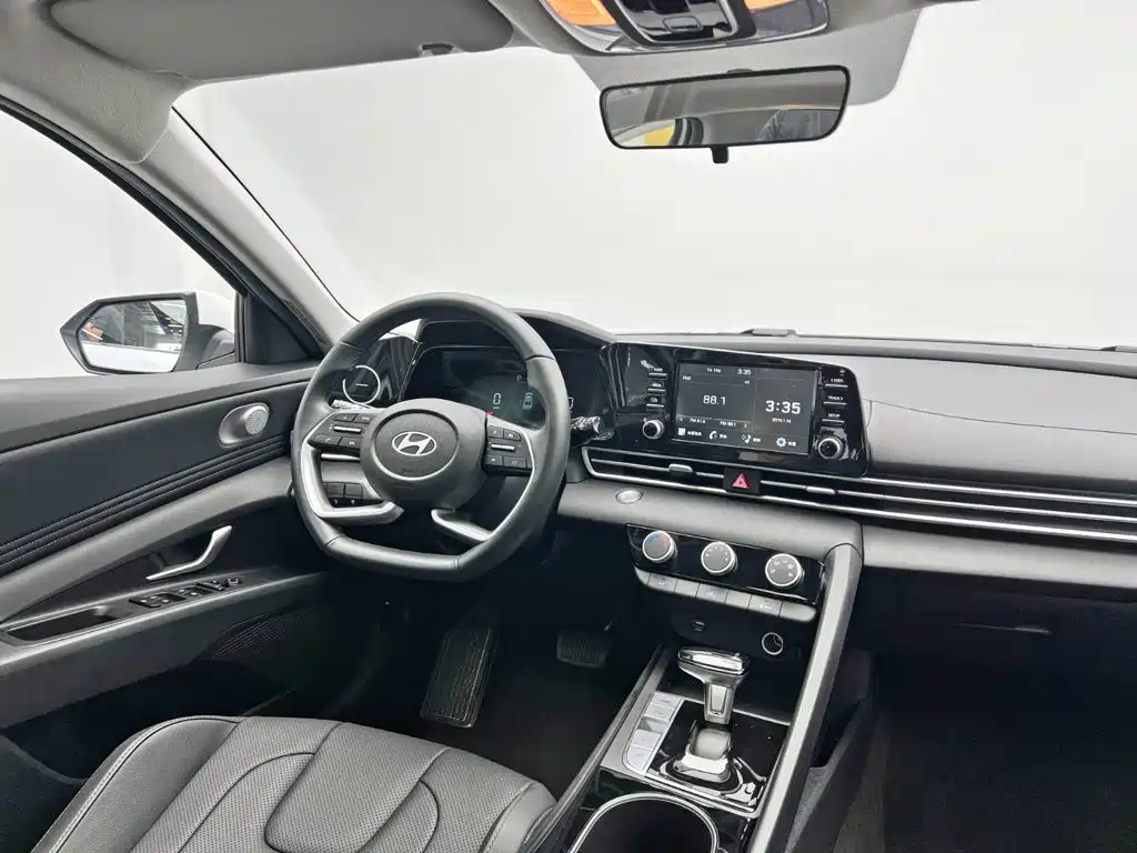Hyundai Elantra — миниатюра 23