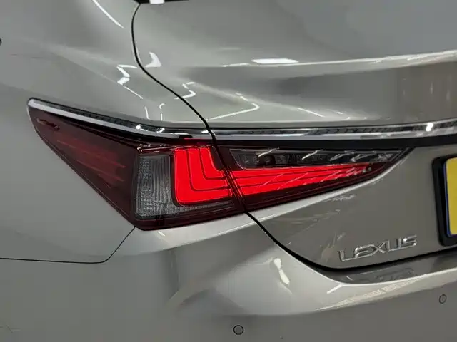 Lexus ES — миниатюра 9