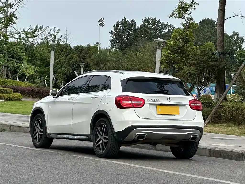 Mercedes-Benz GLA 2015 GLA 200 Fashion