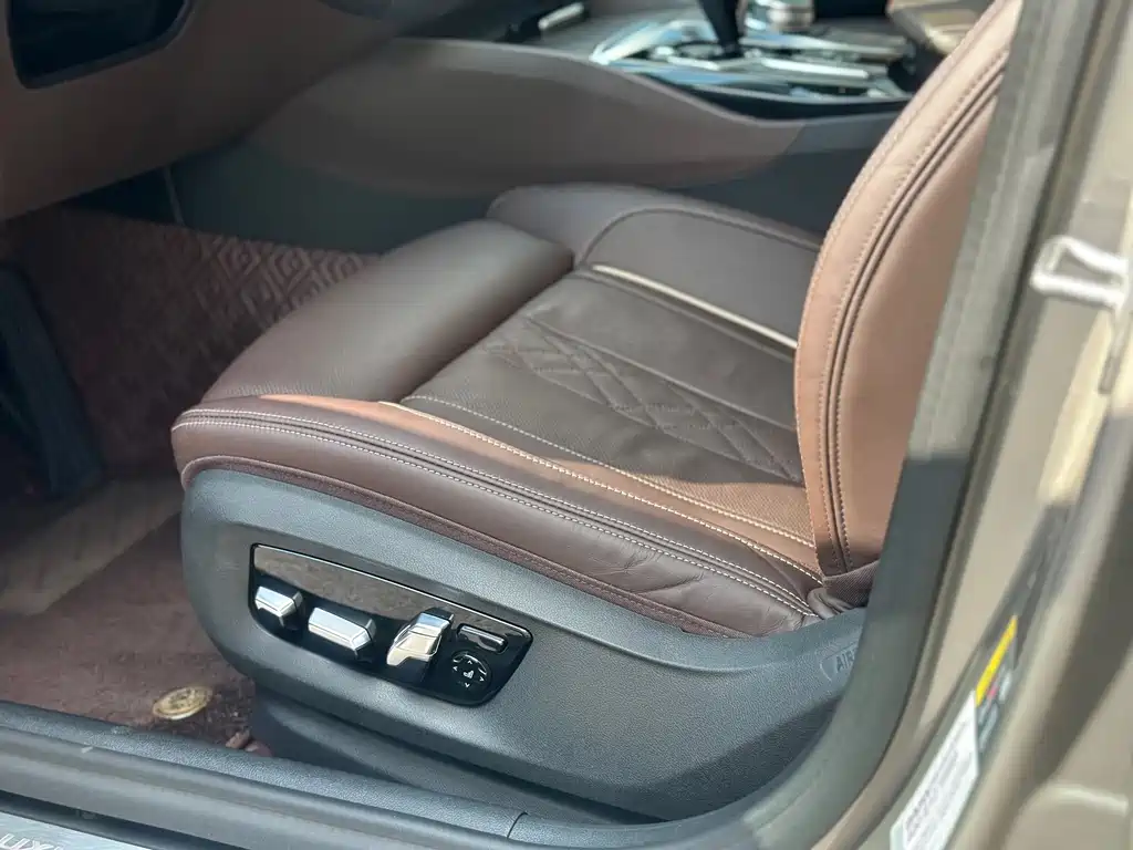 BMW 5 Series New Energy — миниатюра 7