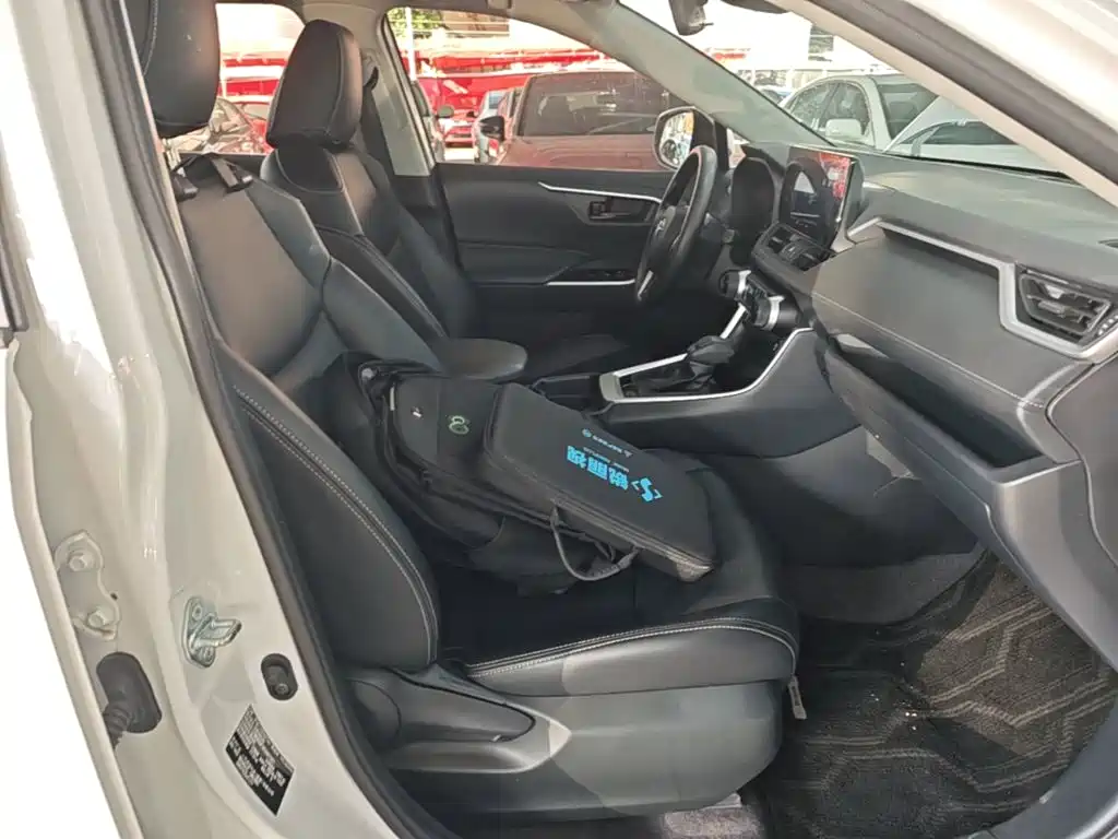 Toyota RAV4 — миниатюра 25
