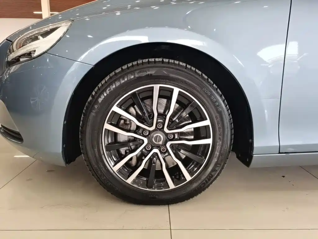Volvo V40 — миниатюра 23
