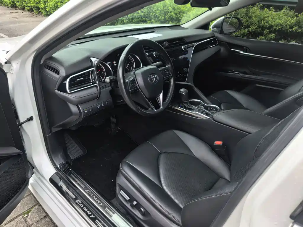 Toyota Camry 2019 2.5G Luxury V