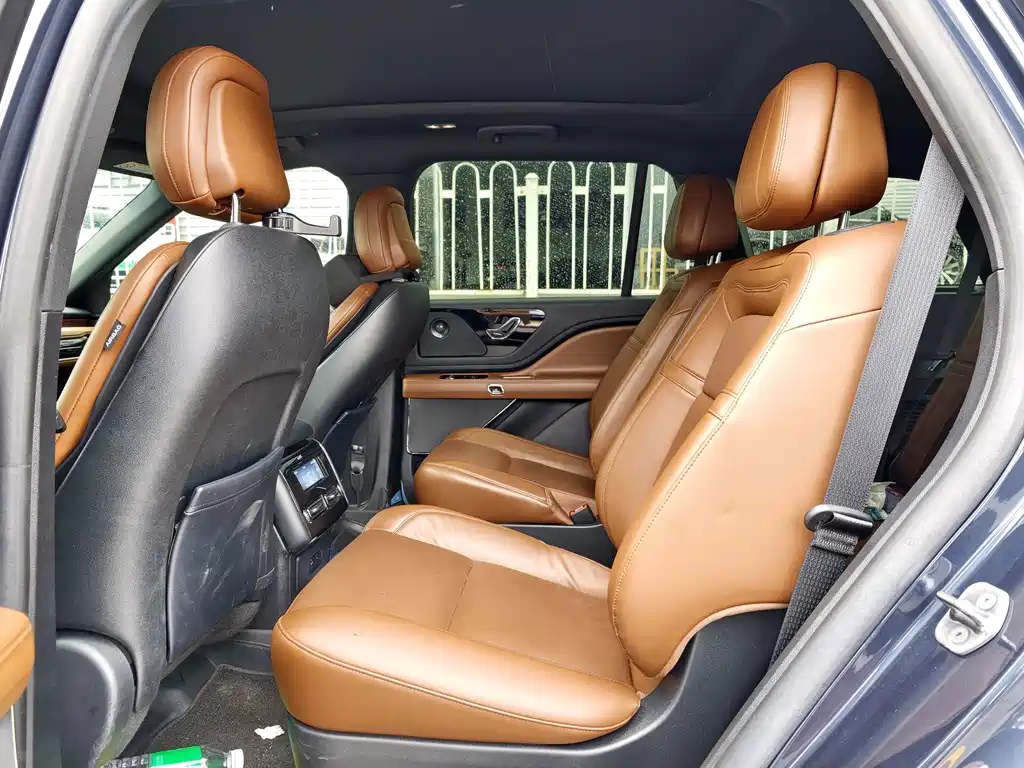 Lincoln Aviator — миниатюра 10