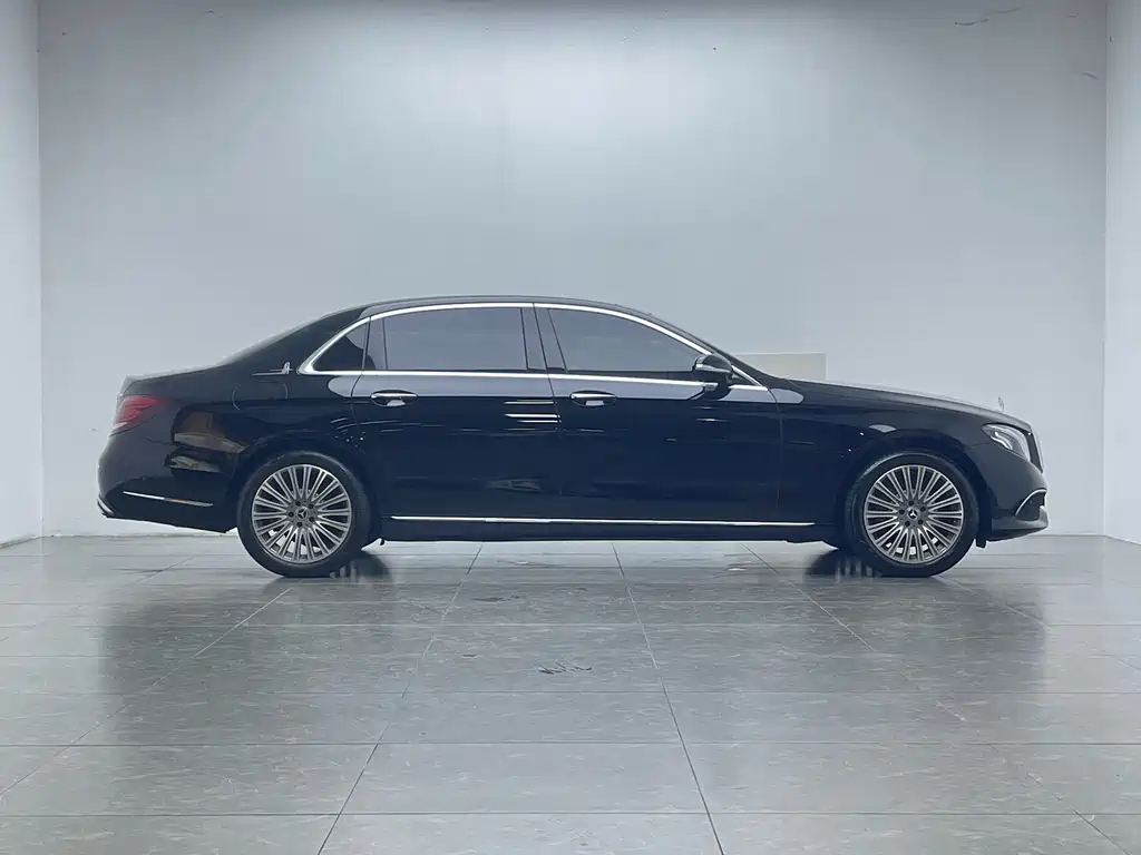 Mercedes-Benz E-Class — миниатюра 9