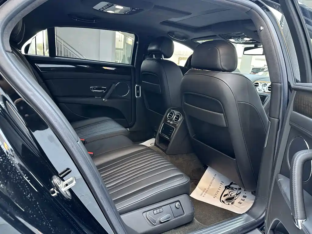Bentley Flying Spur — миниатюра 11
