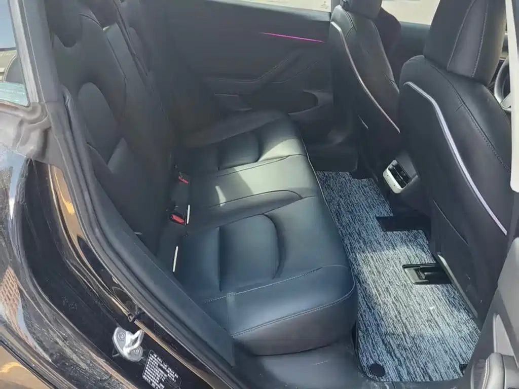 Tesla Model 3 — миниатюра 6