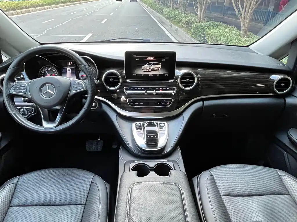 Mercedes-Benz V-Class — миниатюра 7