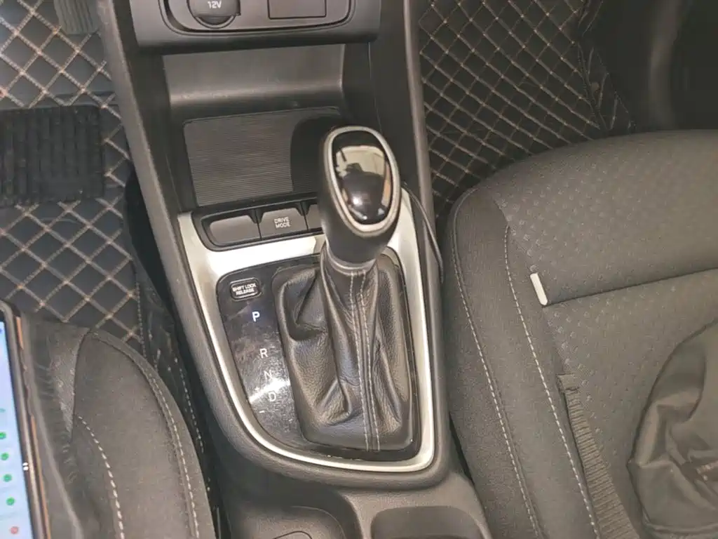 Hyundai Elantra — миниатюра 14