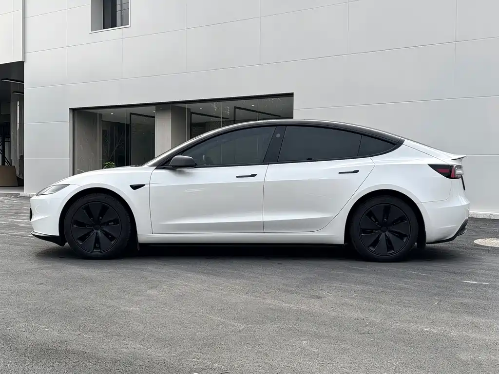 Tesla Model 3 — миниатюра 4