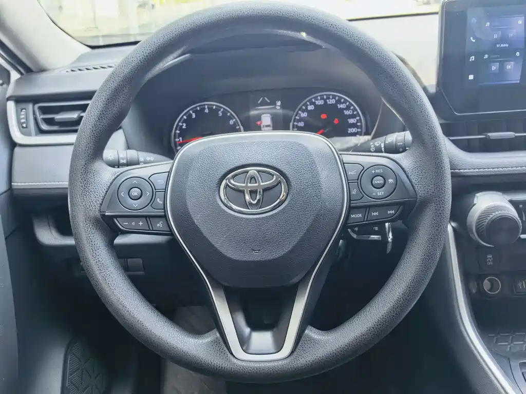 Toyota RAV4 — миниатюра 13