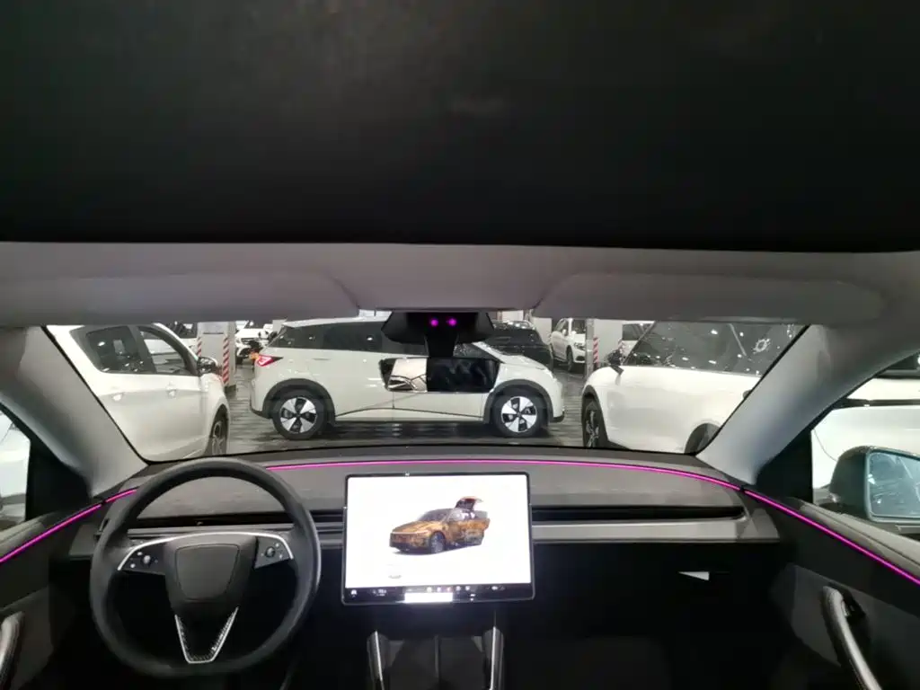 Tesla Model Y — миниатюра 18