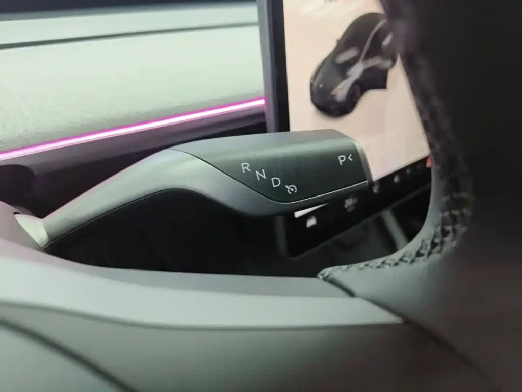 Tesla Model Y — миниатюра 14