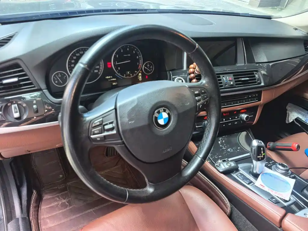BMW 5 Series — миниатюра 6