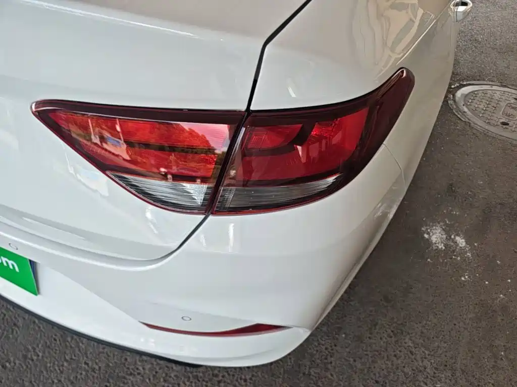 Hyundai Elantra — миниатюра 8