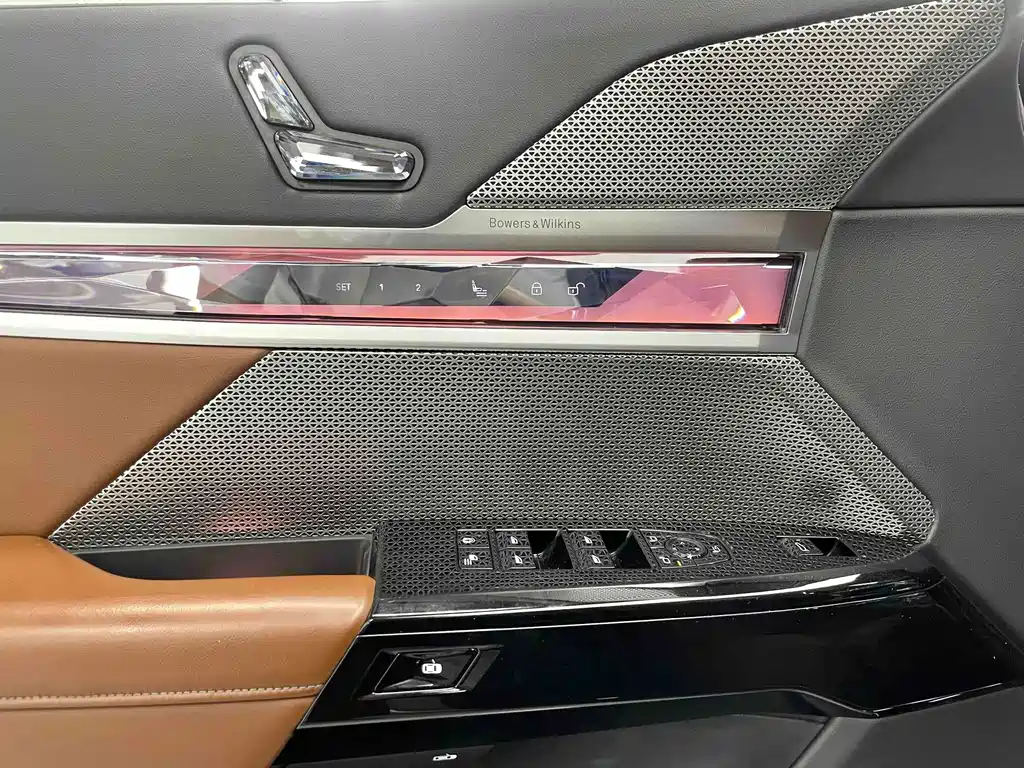 BMW 7 Series — миниатюра 10