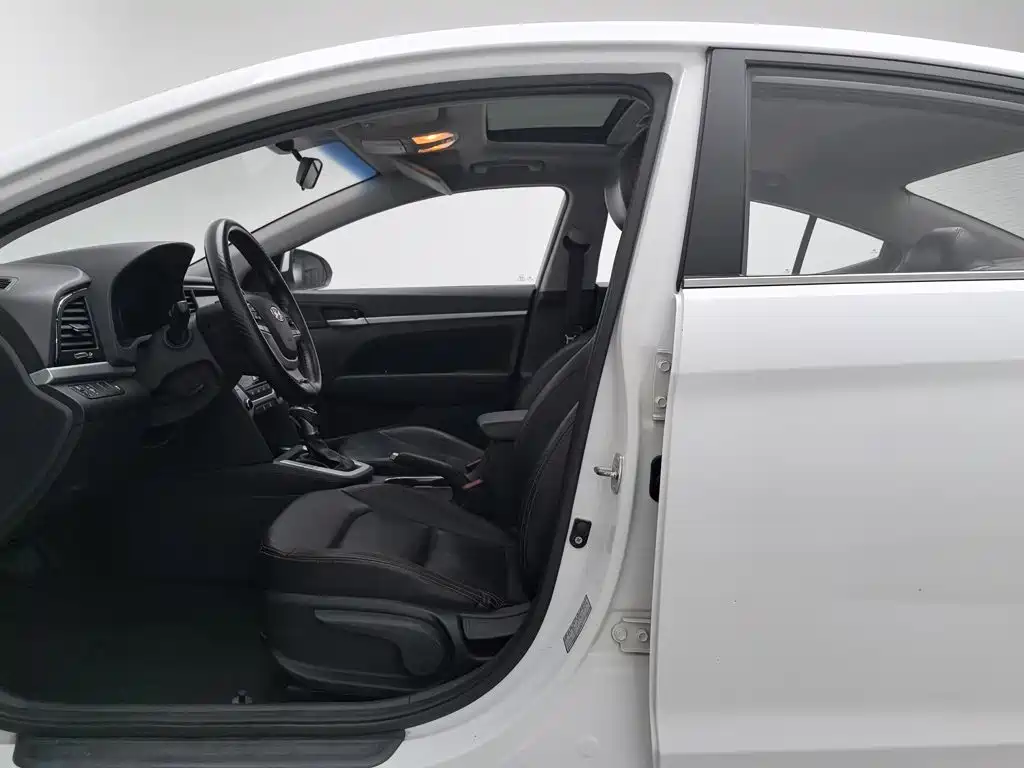 Hyundai Elantra — миниатюра 10