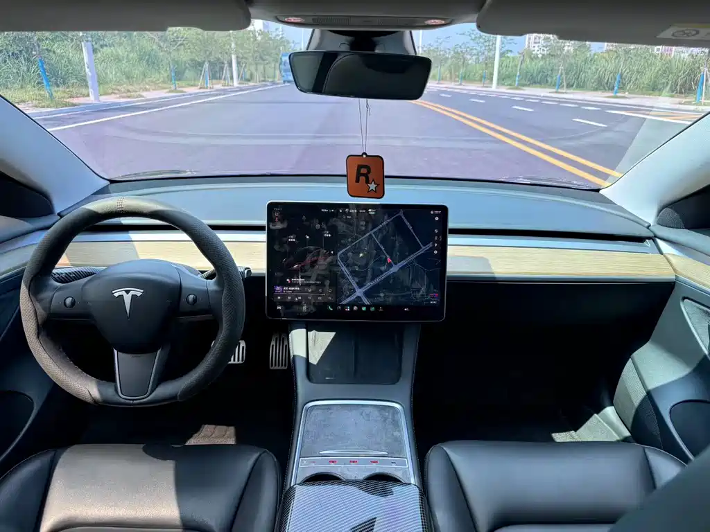 Tesla Model 3 — миниатюра 8