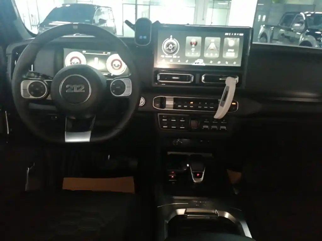 212 212 T01 — миниатюра 10