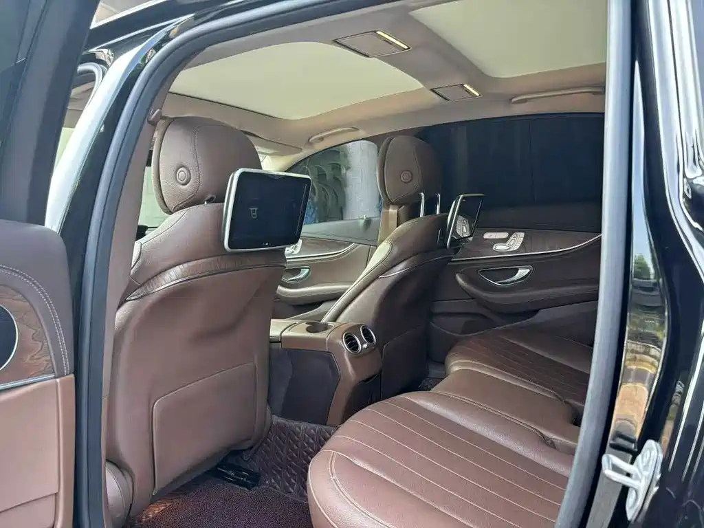 Mercedes-Benz E-Class — миниатюра 6