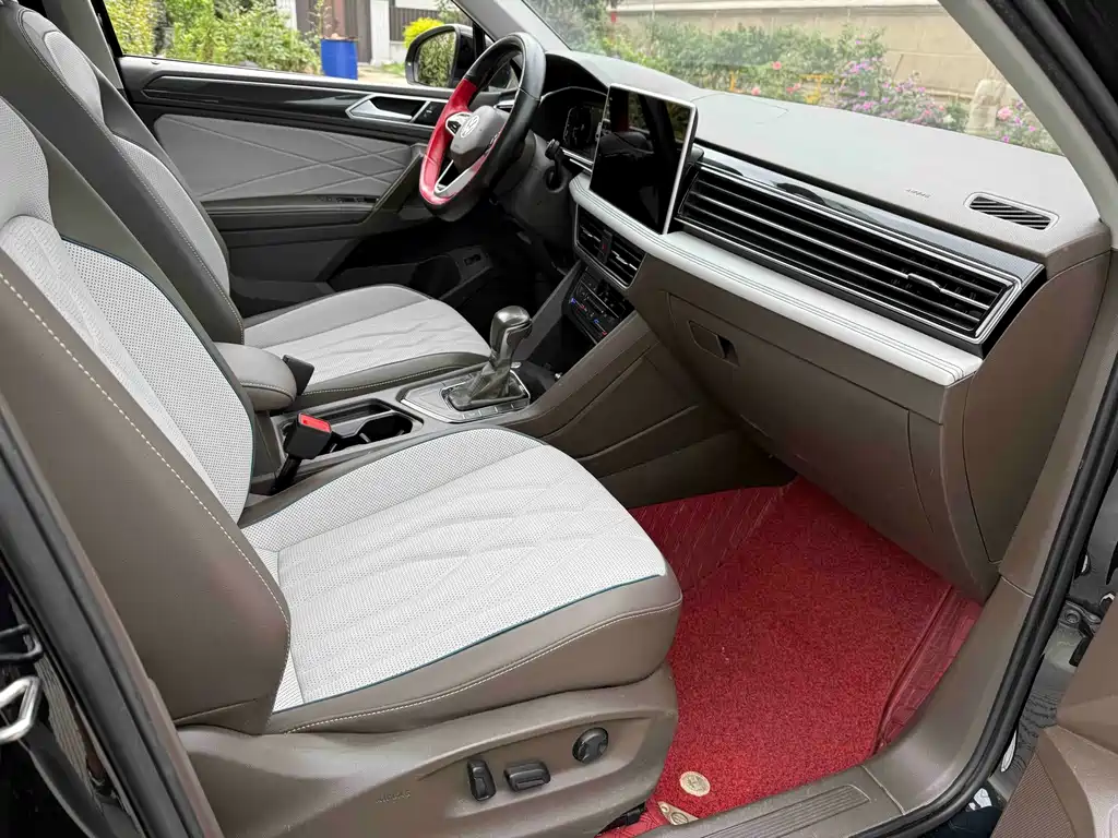 Volkswagen Tiguan L — миниатюра 4
