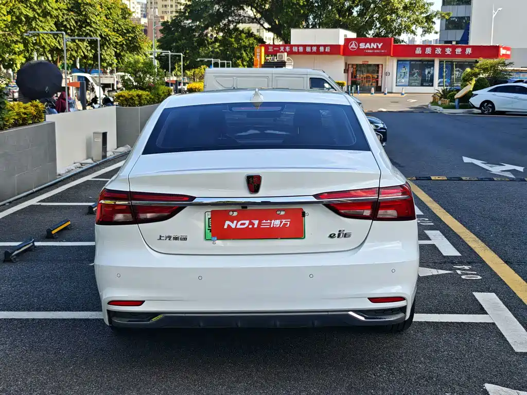 Roewe i6 New Energy — миниатюра 5