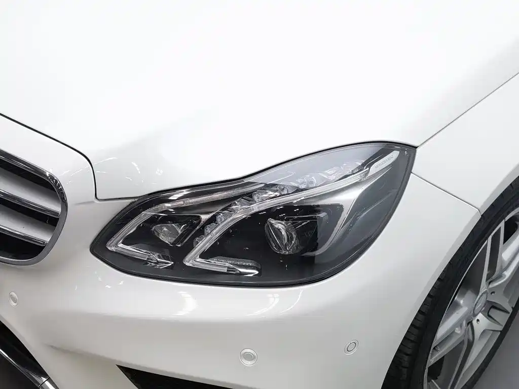 Mercedes-Benz E-Class — миниатюра 7
