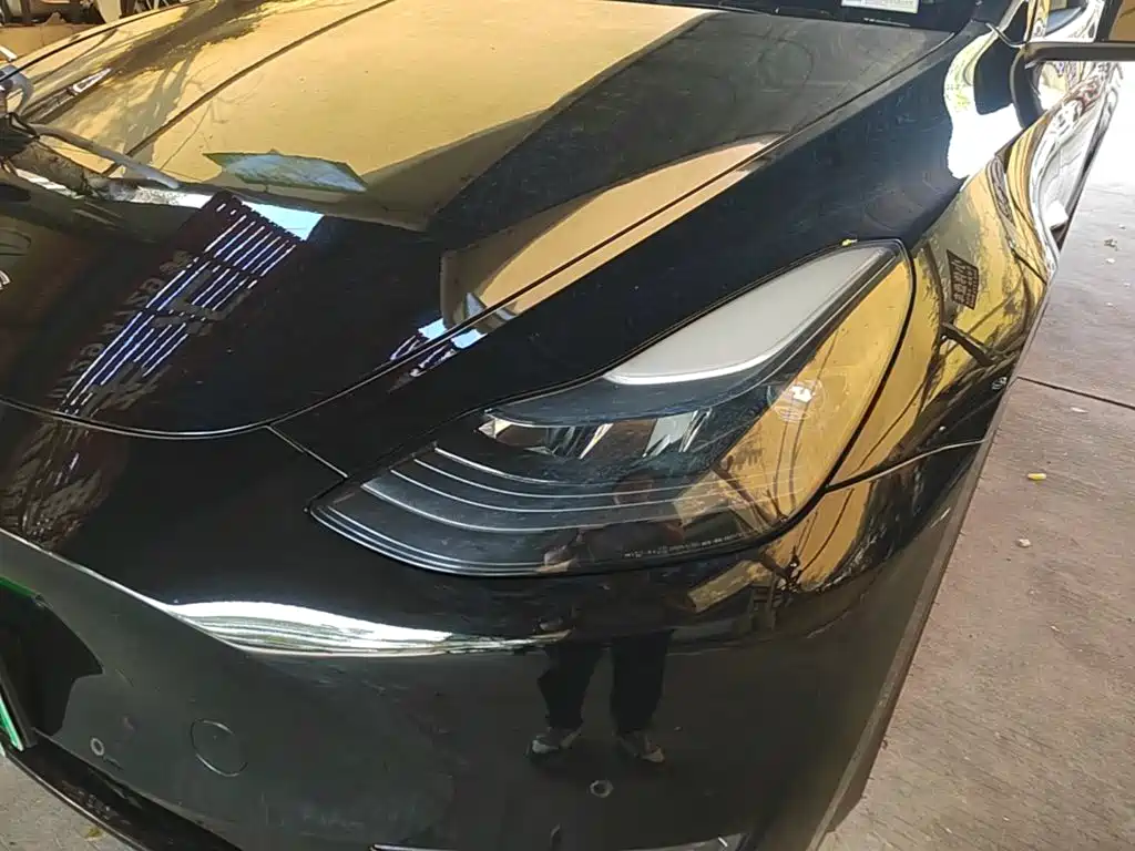 Tesla Model Y — миниатюра 24