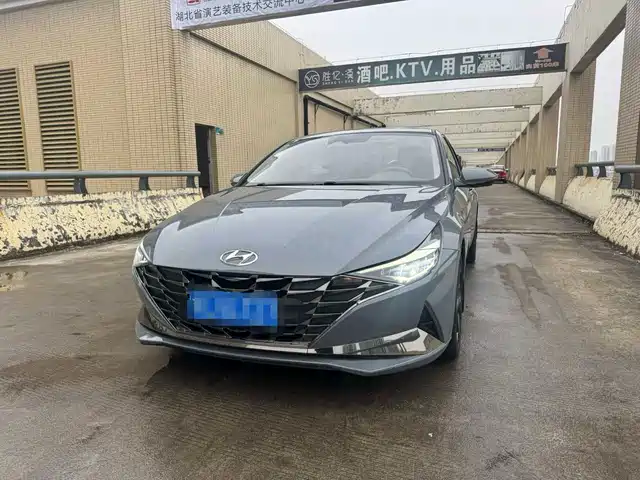 HYUNDAI ELANTRA