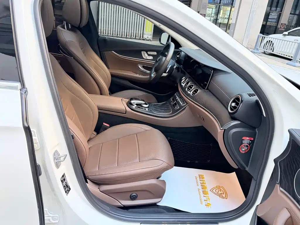 Mercedes-Benz E-Class — миниатюра 11