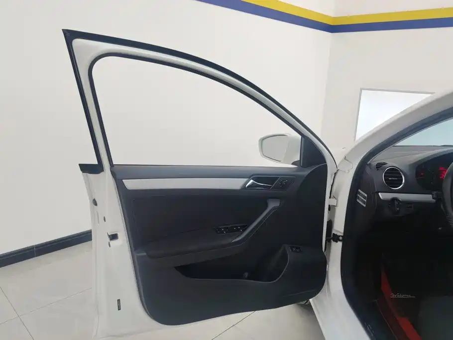 Volkswagen Jetta — миниатюра 7