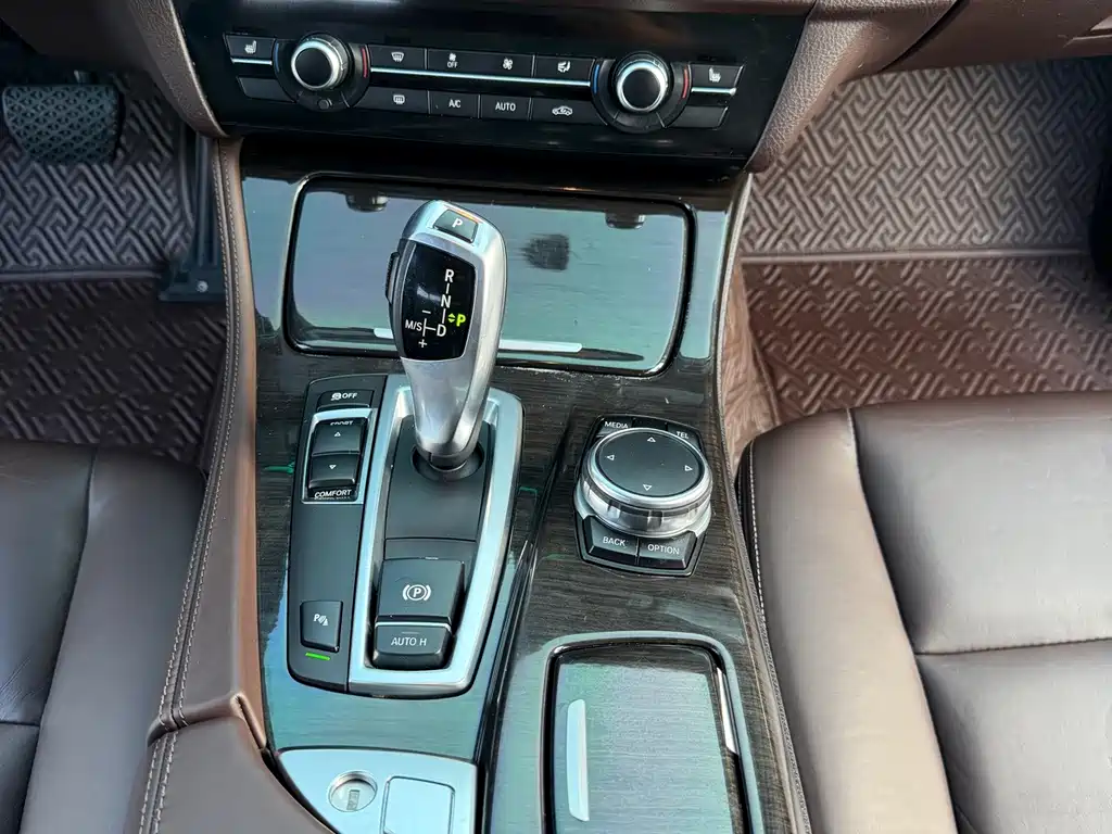 BMW 5 Series — миниатюра 19