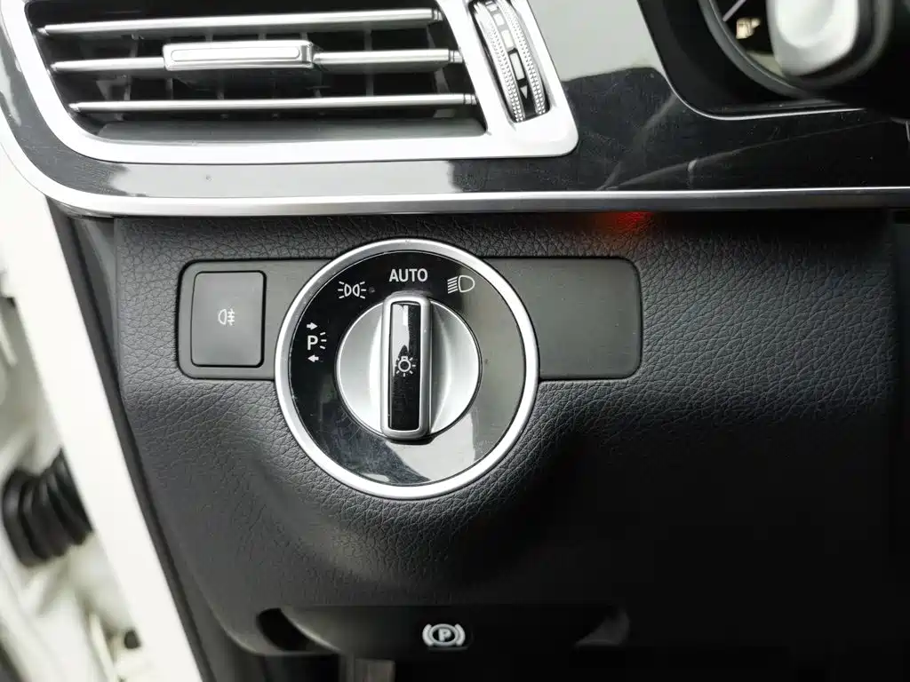 Mercedes-Benz E-Class — миниатюра 21