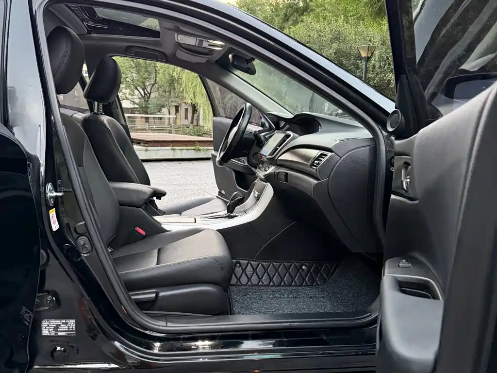 Honda Accord — миниатюра 12