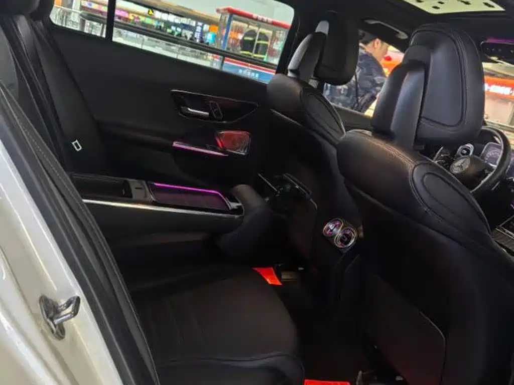 Mercedes-Benz C-Class — миниатюра 7