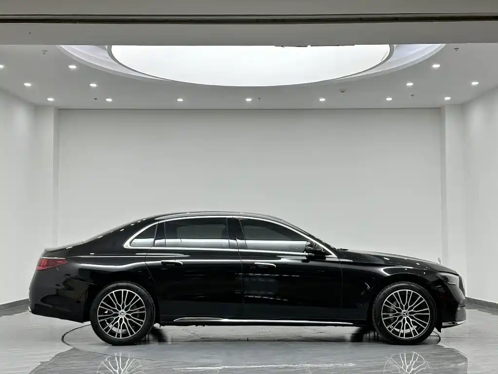 Mercedes-Benz E-Class — миниатюра 2