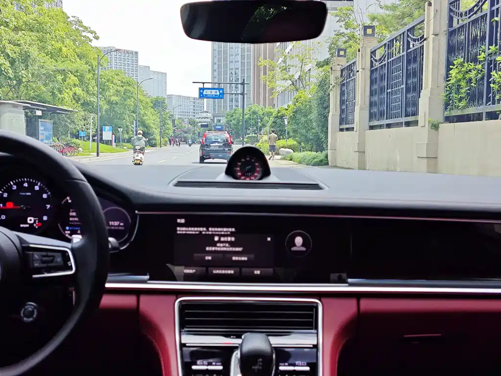 Porsche Panamera — миниатюра 12