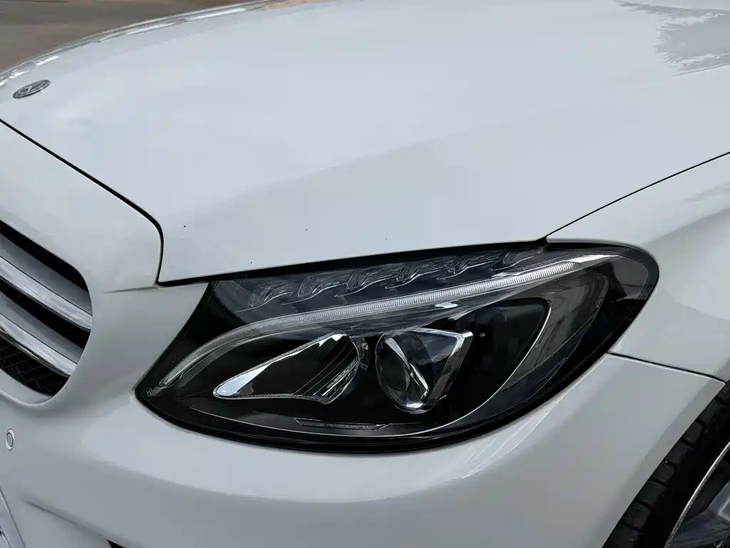 Mercedes-Benz C-Class — миниатюра 4