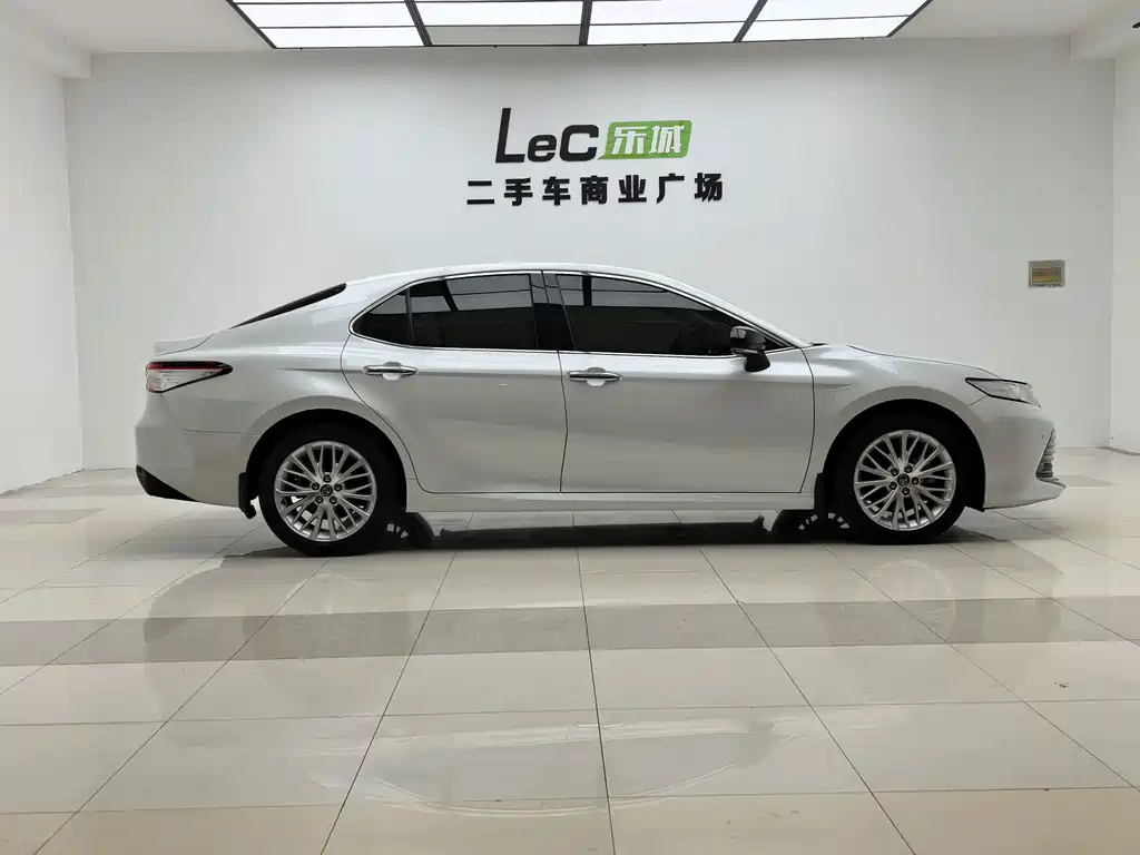 Toyota Camry — миниатюра 7