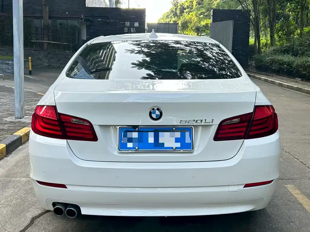 BMW 5 Series — миниатюра 9