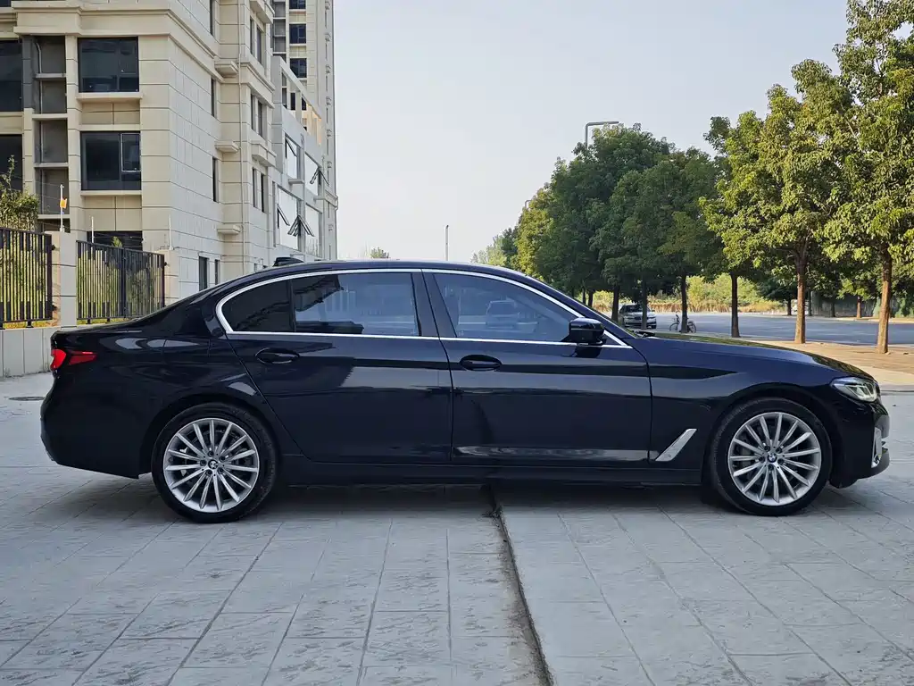 BMW 5 Series — миниатюра 7