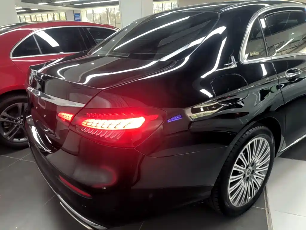 Mercedes-Benz E-Class — миниатюра 7