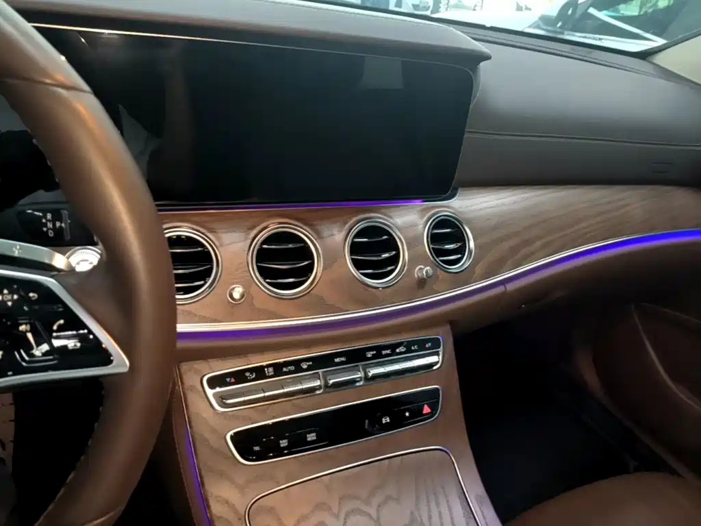 Mercedes-Benz E-Class — миниатюра 13