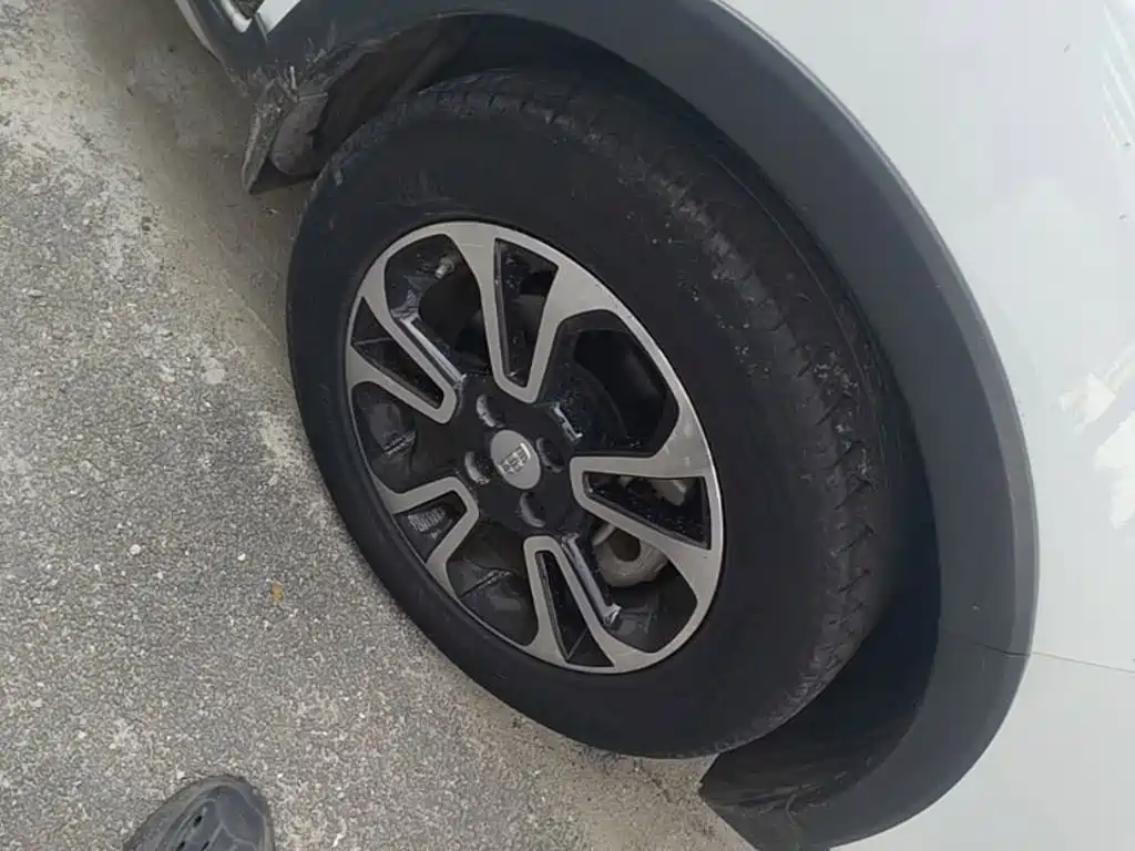 Geely Vision X3 — миниатюра 12