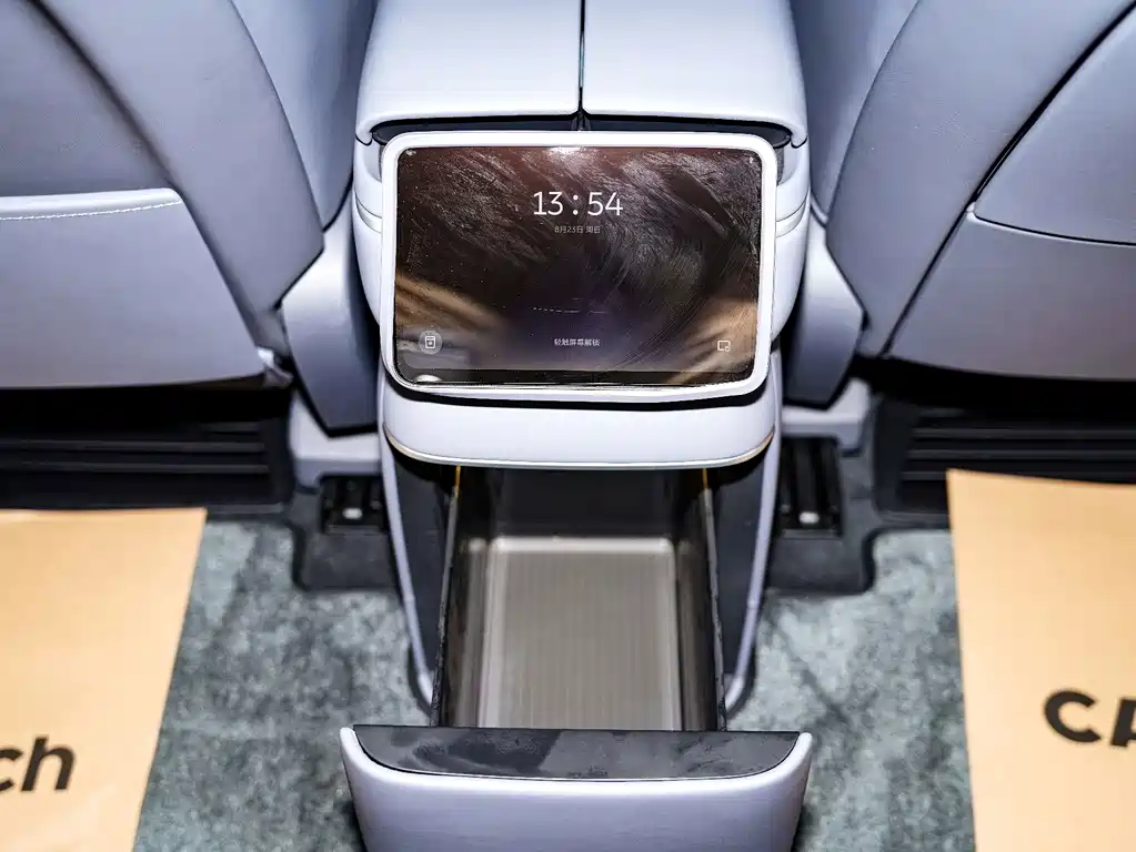 NIO ES8 — миниатюра 19