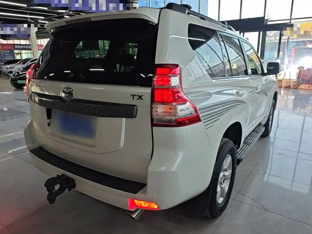Toyota Land Cruiser Prado 2016 2.7L AT Standard