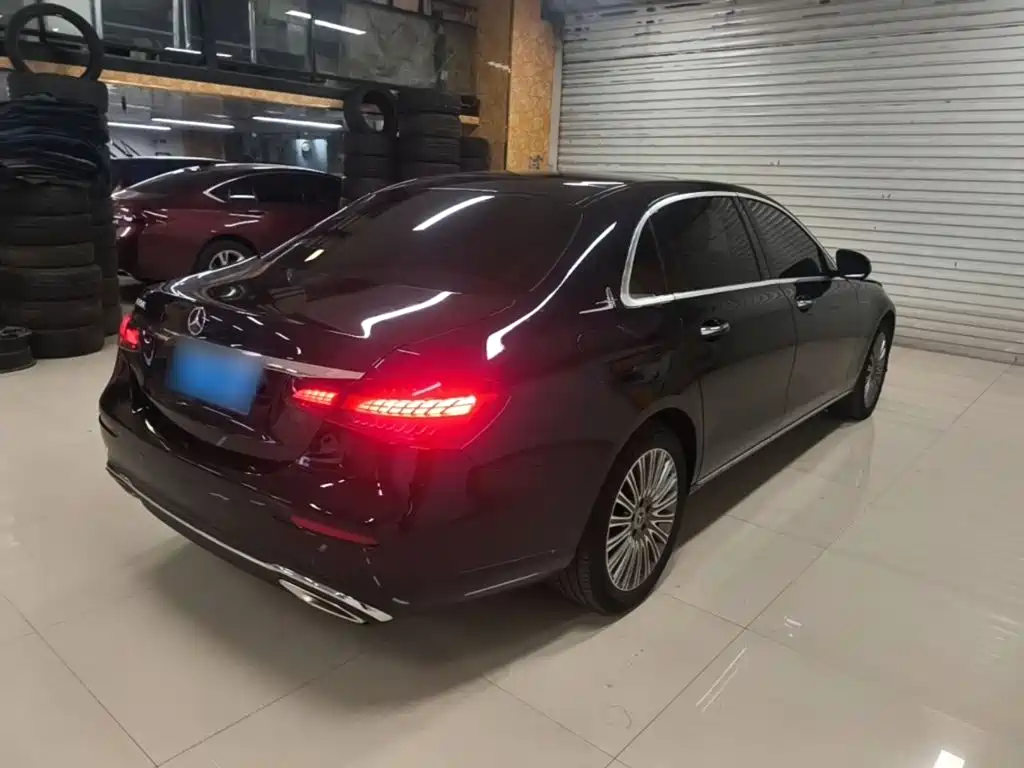 Mercedes-Benz E-Class — миниатюра 7