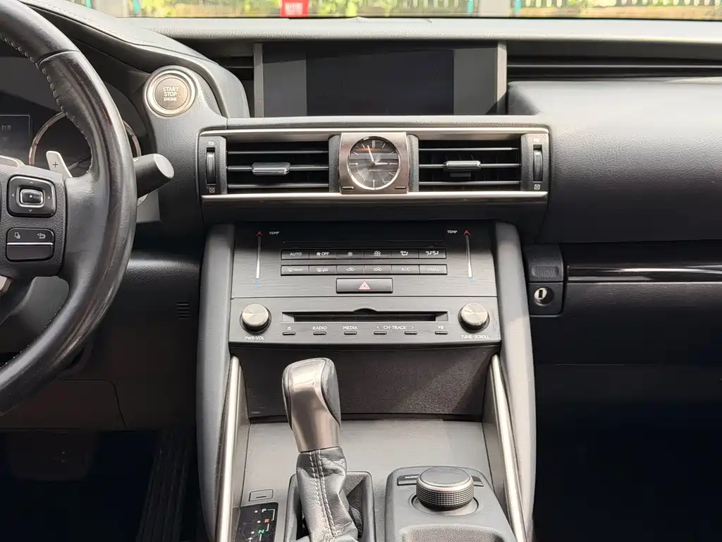 Lexus IS — миниатюра 11