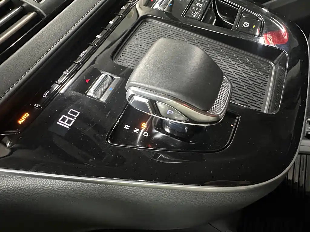 Hongqi Hongqi HQ9 PHEV — миниатюра 18
