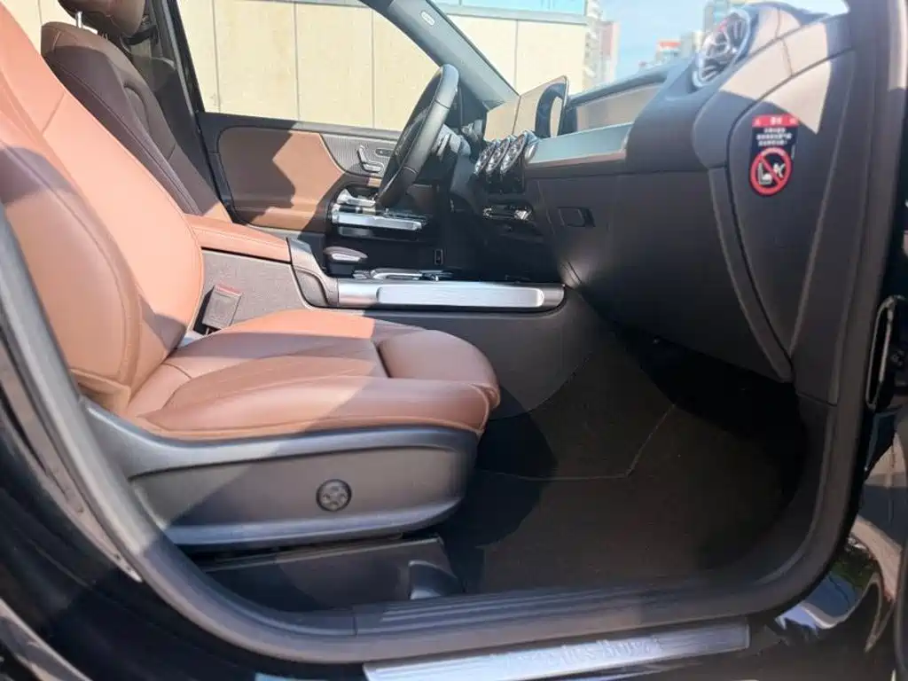 Mercedes-Benz GLB — миниатюра 11